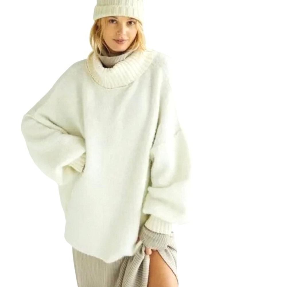 Free People Milo Cowl‎ Neck Oversized Fuzzy Sweater Cream M